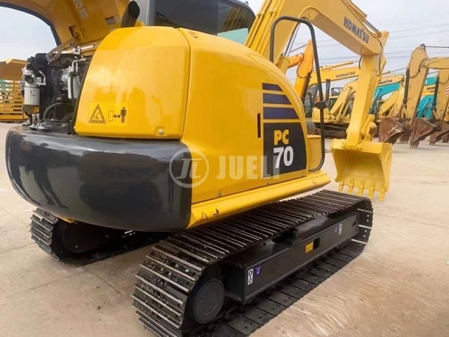 Komatsu PC70-8
